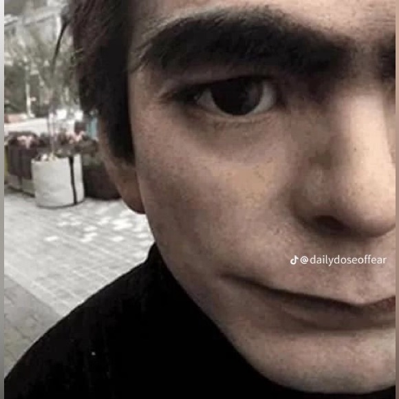 tkaaron768